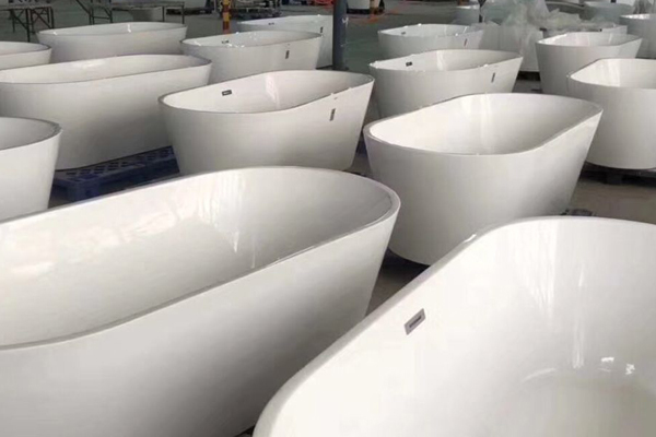 Bulk production of freestanding oval bathtubs in factory